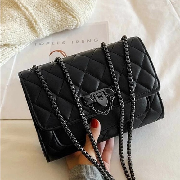 SHEIN Handbags - Quilted Chain Shoulder Bag